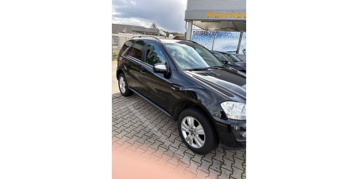 Mercedes-Benz ML 300 199.000 km 10.900 &euro; Bergisch Gladbach 51427