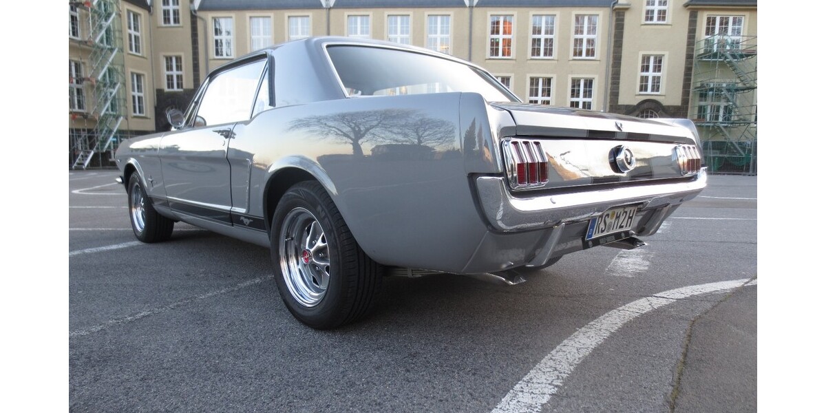 Ford Mustang 10.000 km 34.000 &euro; Remscheid 42853