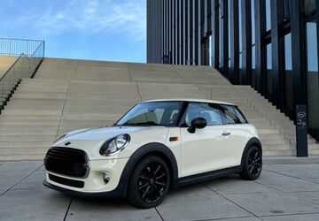 Mini ONE 55.000 km 9.900 &euro; Düsseldorf 40221
