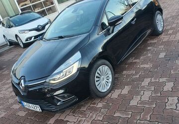 Renault Clio 77.800 km 8.700 &euro; dusseldorf 40223