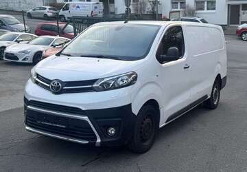 Toyota Proace 158.000 km 11.999 &euro; Remscheid 42857