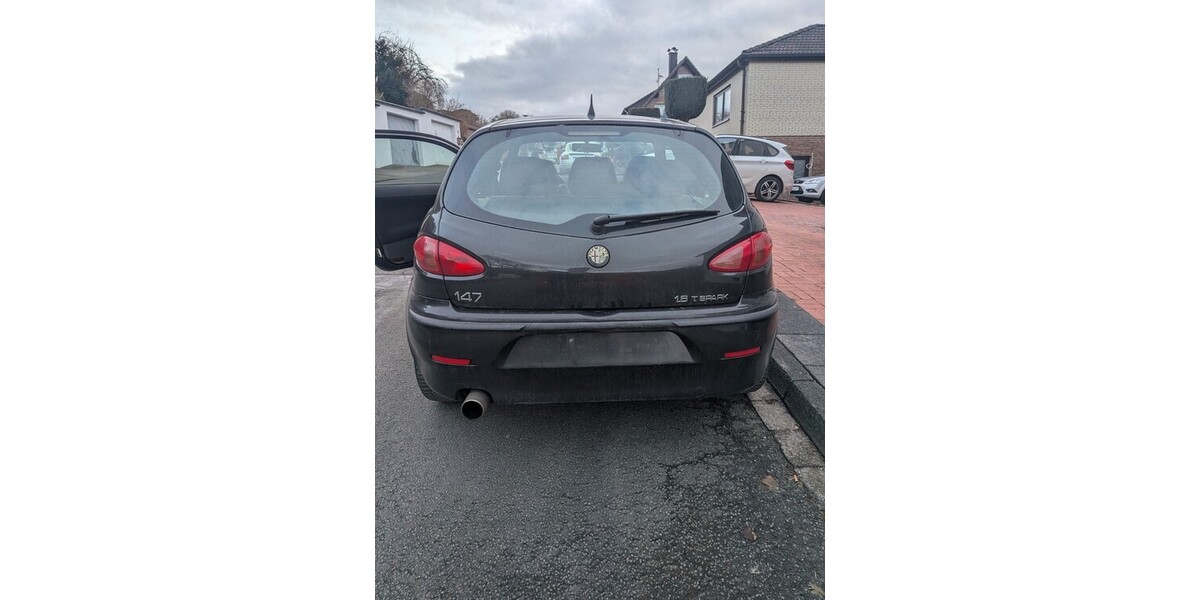Alfa Romeo 147 145.000 km 2.500 &euro; Hagen 58095