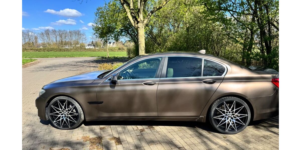 BMW 750 220.338 km 14.600 &euro; Düsseldorf 40489