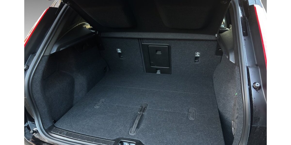 Volvo XC40 Plus Pure Electric AWD H&K Kamera LED StdHz 26.430 km 39.900 &euro; Wuppertal 42327