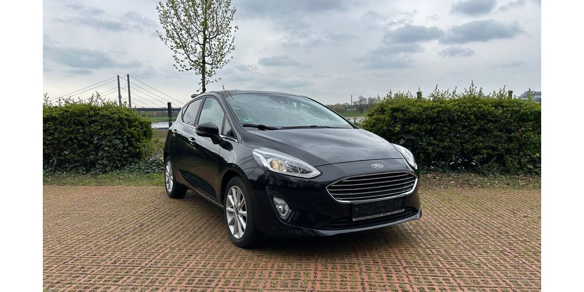 Ford Fiesta 79.300 km 10.750 &euro; Düsseldorf 40476