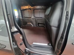 Opel Combo - e Edition PDC vo.&hi. Holzausbau verglaste 20.076 km 17.980 &euro; HAAN 42781