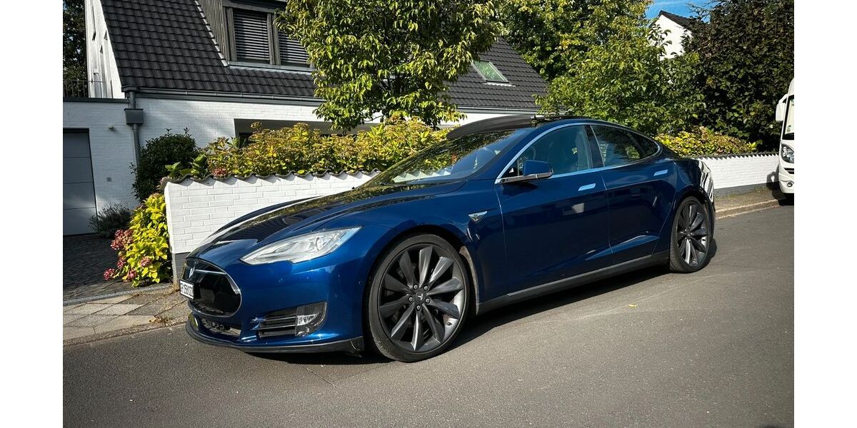 Tesla Model S 228.000 km 13.500 &euro; Düsseldorf 40476