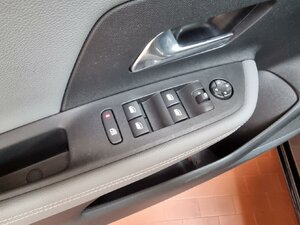 Opel Mokka e Elegance Park&Go DAB SHZ LHZ Klimaautom. 52.763 km 15.480 &euro; HAAN 42781