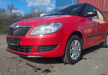 Skoda Fabia 99.980 km 5.200 &euro; Düsseldorf 40627