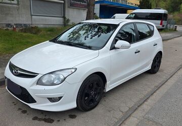 Hyundai i30 163.000 km 3.300 &euro; Solingen 42651
