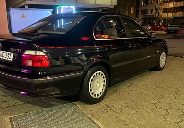 BMW 520 330.000 km 1.700 &euro; Düsseldorf 40595