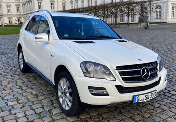 Mercedes-Benz ML 350 244.000 km 15.900 &euro; Bergisch Gladbach 51429