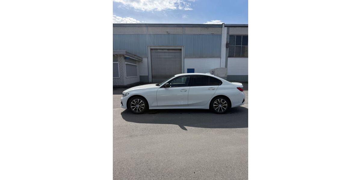 BMW 330 124.000 km 26.500 &euro; Remscheid 42853