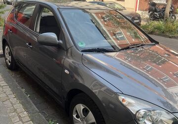 Hyundai i30 98.810 km 3.333 &euro; Düsseldorf 40235