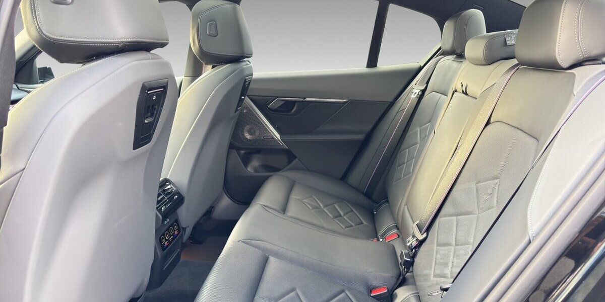 BMW i5 40e M-Sport Pro Pano B&W 360° HuD Comfortsitz 61.726 km 46.900 &euro; Wuppertal 42327