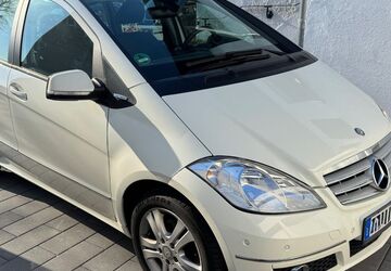 Mercedes-Benz A 160 127.500 km 4.100 &euro; Düsseldorf 40229