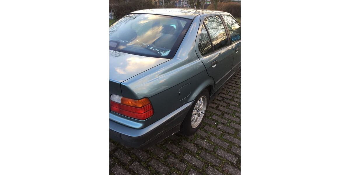 BMW 318 350.000 km 900 &euro; Dormagen 41540