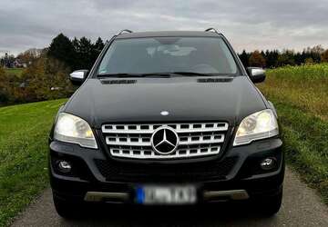 Mercedes-Benz ML 320 240.000 km 8.900 &euro; Wermelskirchen 42929